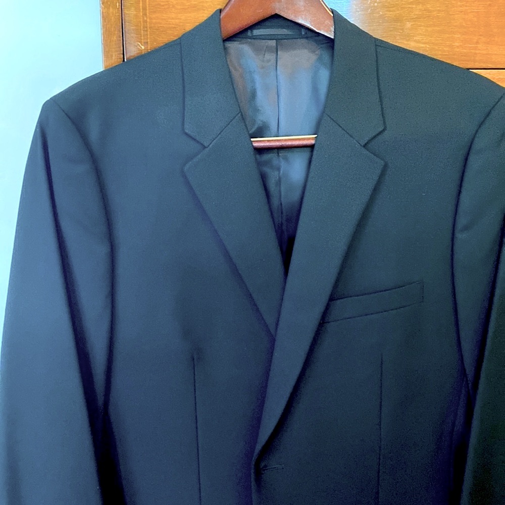 Theory Men’s Blazer 42R, Black. 96% Pure Wool / 4% Lycra exterior.